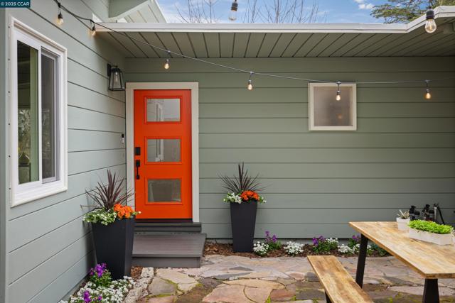 Image 4 of 39 For 256 Fairlawn Dr