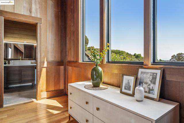 690 PANORAMIC WAY, Berkeley CA: https://media.crmls.org/mediaz/bb7f2ec8-cada-48fc-8e3d-a16655efb88a.jpg