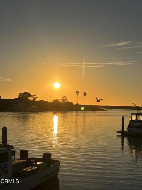 1215 Anchors Way Drive, Ventura CA: https://media.crmls.org/mediaz/bb7fcffd-ed7d-4790-bd98-72a9234f82f2.jpg