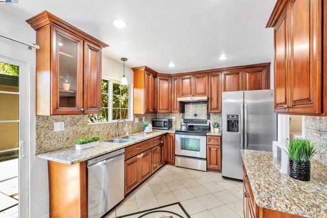 4312 Solano Way, Union City CA: https://media.crmls.org/mediaz/bb7ff6ae-1aa3-4416-9b8f-455f75c39163.jpg