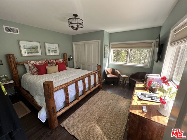 161 Rocky Point Road, Lake Arrowhead CA: https://media.crmls.org/mediaz/bb807dbb-8e94-4f0e-bab7-97ac40eb06fd.jpg