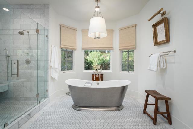 15807 Puerta Del Sol, Rancho Santa Fe CA: https://media.crmls.org/mediaz/bb808efe-ab89-42f2-889d-35095be67934.jpg
