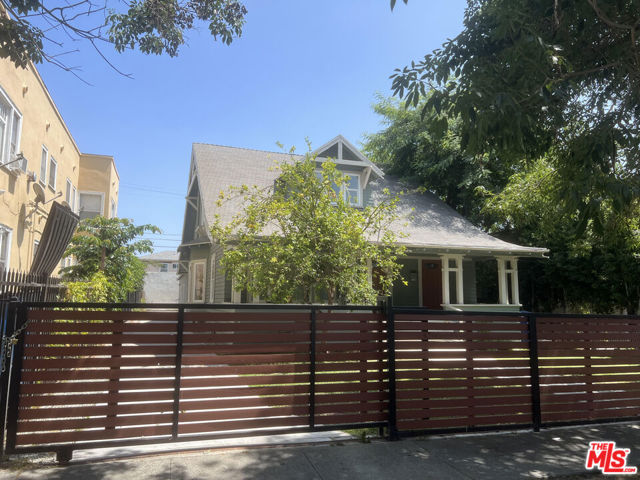 1414 N Las Palmas Avenue, Los Angeles CA: https://media.crmls.org/mediaz/bb80a880-df5c-45fe-91ee-567f98e819c8.jpg