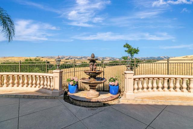 4224 Indigo Oak Court, San Jose CA: https://media.crmls.org/mediaz/bb80ced5-481a-4562-bcb7-c7d07bba5c06.jpg