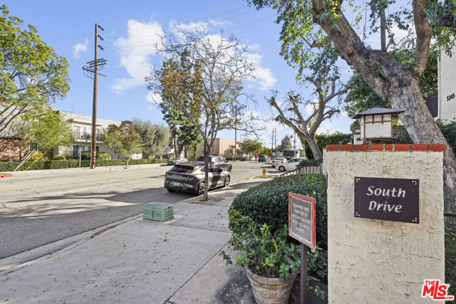 5245 Coldwater Canyon Avenue, Sherman Oaks CA: https://media.crmls.org/mediaz/bb814937-9511-4ab1-b5f0-90905248b392.jpg