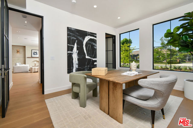 112 S Valley Street, Toluca Lake CA: https://media.crmls.org/mediaz/bb814aeb-03b9-420c-8648-0cdb7e55d421.jpg