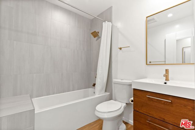 1244 14th Street, Santa Monica CA: https://media.crmls.org/mediaz/bb815d29-be31-45a3-adbd-9402f15c1e4a.jpg