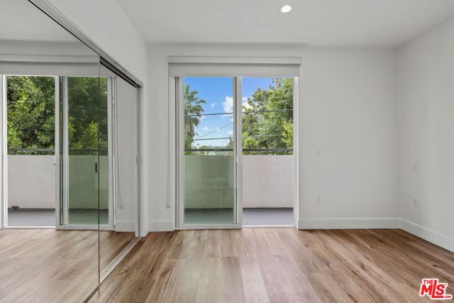 429 N Hayworth Avenue, Los Angeles CA: https://media.crmls.org/mediaz/bb81a37b-495a-4a67-bf72-3aad4a11484b.jpg