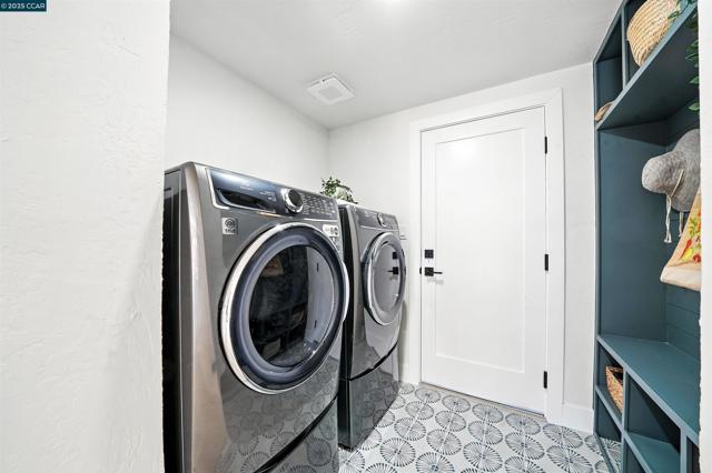31 Junewood Ct, Danville CA: https://media.crmls.org/mediaz/bb81b1ac-293e-47a5-addb-8feb7305d9b4.jpg