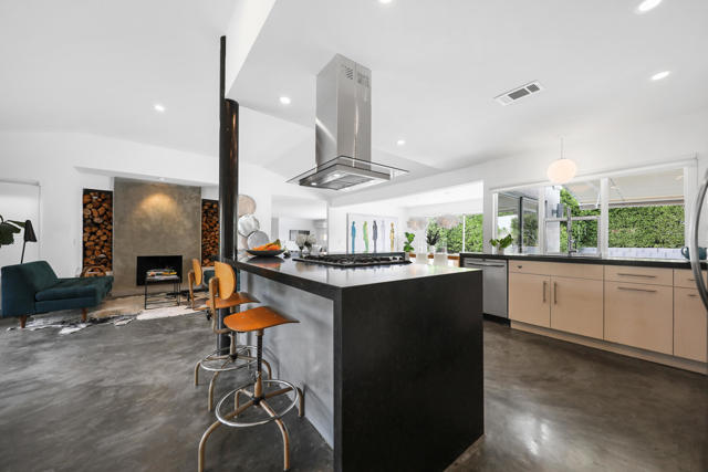 71520 Gardess Road, Rancho Mirage CA: https://media.crmls.org/mediaz/bb821389-93bc-4f9f-87e0-6cd2a78ef24c.jpg