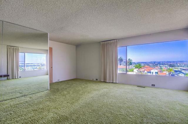 954 Harbor View Dr, San Diego CA: https://media.crmls.org/mediaz/bb8215f9-d59b-4b2d-aa43-04b02671a5f4.jpg
