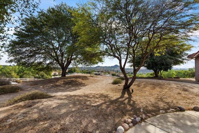 31252 North Star Way, Valley Center CA: https://media.crmls.org/mediaz/bb82654b-1da8-4c89-8242-a89245ca35a8.jpg