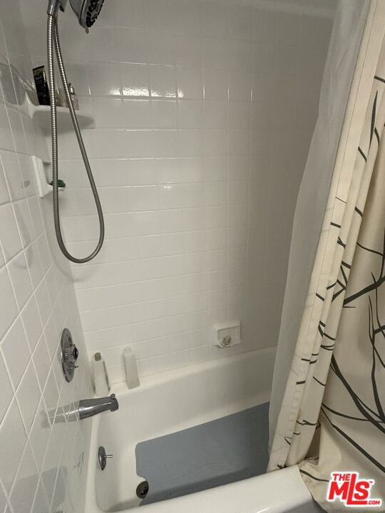 664 Marr Street, Venice CA: https://media.crmls.org/mediaz/bb82a8b3-285b-469f-a176-790743b299a2.jpg