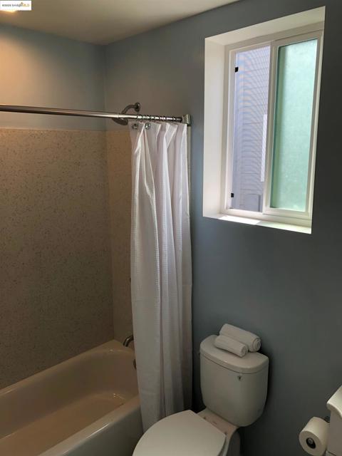 562 29th St, Oakland CA: https://media.crmls.org/mediaz/bb8359f0-8757-4d40-a953-8e3dc9e80970.jpg