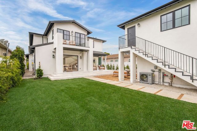2455 23rd Street, Santa Monica CA: https://media.crmls.org/mediaz/bb83d5c5-b908-47cc-b0f6-d9af993a77a4.jpg