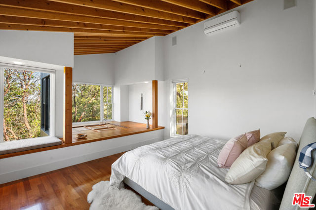 351 Wall Road, Napa CA: https://media.crmls.org/mediaz/bb84609b-e7de-4ddb-911b-8220c1d372da.jpg