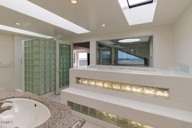 Detail Gallery Image 34 of 42 For 3405 Ocean Dr, Oxnard,  CA 93035 - 3 Beds | 2/1 Baths