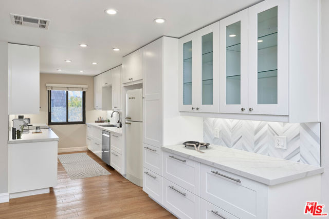 8828 Pershing Drive, Playa del Rey CA: https://media.crmls.org/mediaz/bb848f7b-58c6-4ba7-9751-bce8b63a8428.jpg