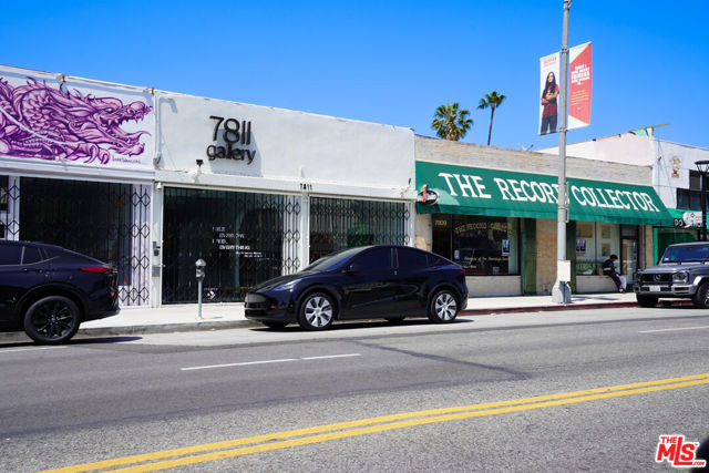 340 N Edinburgh Avenue, Los Angeles CA: https://media.crmls.org/mediaz/bb84a6dd-1457-4200-9f31-3ff6a4971fbc.jpg