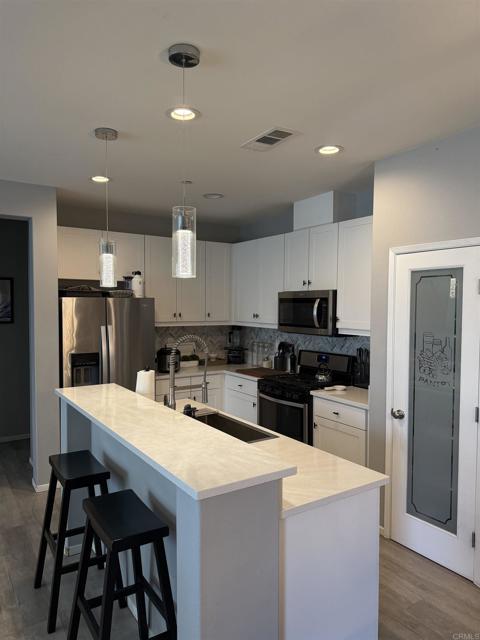 1709 Signature Place, Chula Vista CA: https://media.crmls.org/mediaz/bb851012-923c-4fa4-bbd5-4b8cb05621d1.jpg