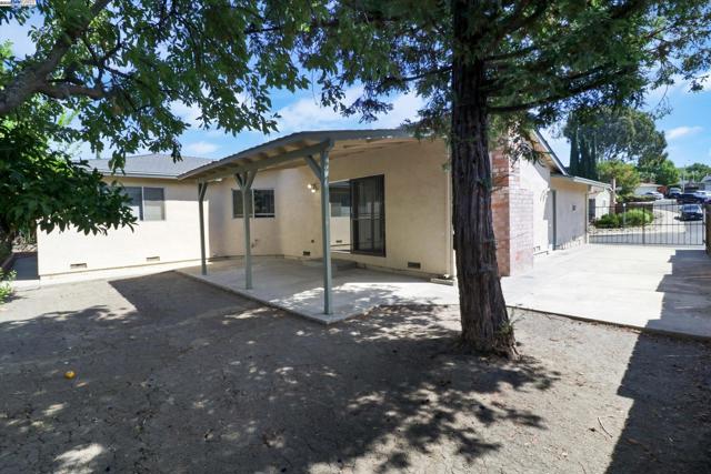 901 Basalt Way, Antioch CA: https://media.crmls.org/mediaz/bb854139-e4d9-4380-9461-c496b812840b.jpg