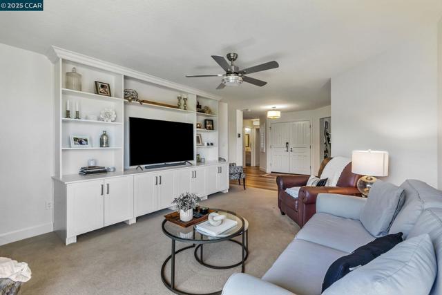 4467 Terra Granada Dr, Walnut Creek CA: https://media.crmls.org/mediaz/bb857385-f562-4eb7-9c85-3c7896098668.jpg