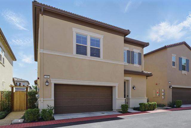 410 E Redberry Place, Mountain House CA: https://media.crmls.org/mediaz/bb85db1a-a5bb-4525-8bda-f5812cf1f364.jpg