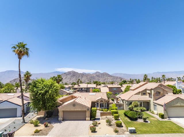 78635 Villeta Drive, La Quinta CA: https://media.crmls.org/mediaz/bb86767a-7d3c-4d77-901f-b81c685f9123.jpg