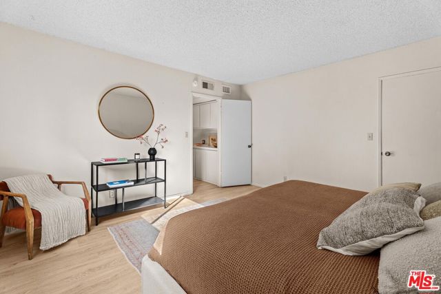 Image 9 of 15 For 5437 Corteen Place 212