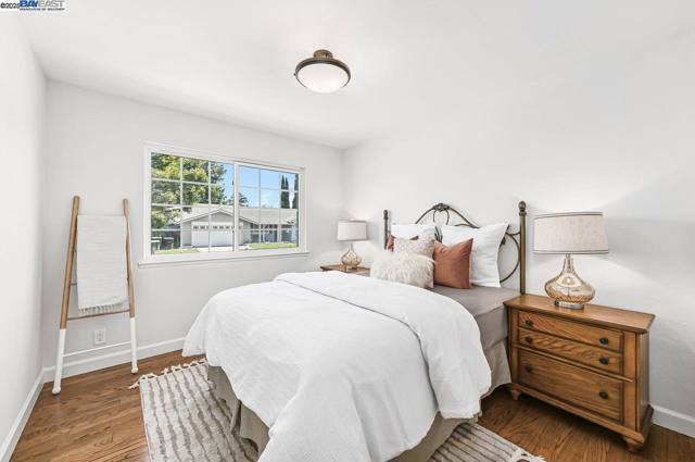 7864 Fairoaks Dr, Pleasanton CA: https://media.crmls.org/mediaz/bb8771fe-910b-43ee-8b1c-ac47126cff0a.jpg