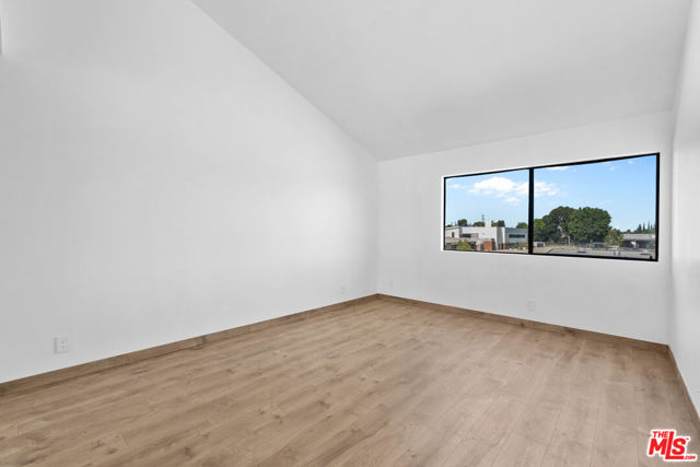 6323 Reseda Boulevard, Tarzana CA: https://media.crmls.org/mediaz/bb87d6d1-f219-4ea2-b104-75b7b82c99b2.jpg