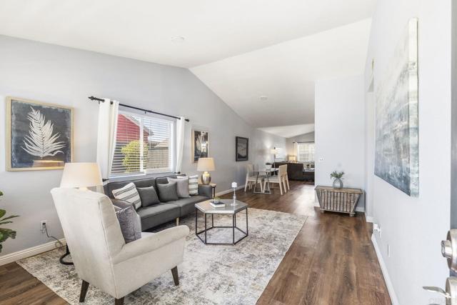 724 Hollowglen Road, Oceanside CA: https://media.crmls.org/mediaz/bb8900ac-3f57-4edf-aad0-b67cd56df852.jpg