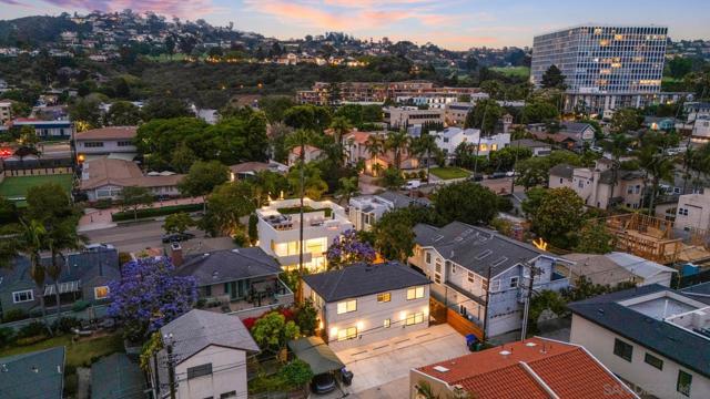 7372 Bishops Ln, La Jolla CA: https://media.crmls.org/mediaz/bb890880-10cb-43d8-913f-50a7194026b2.jpg