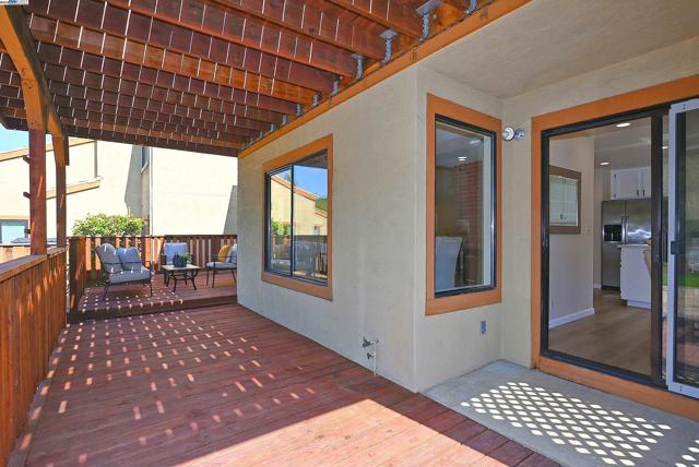 28111 Ziele Creek Dr, Hayward CA: https://media.crmls.org/mediaz/bb8915a4-5a3b-4dcd-881d-28fa7495dbb6.jpg