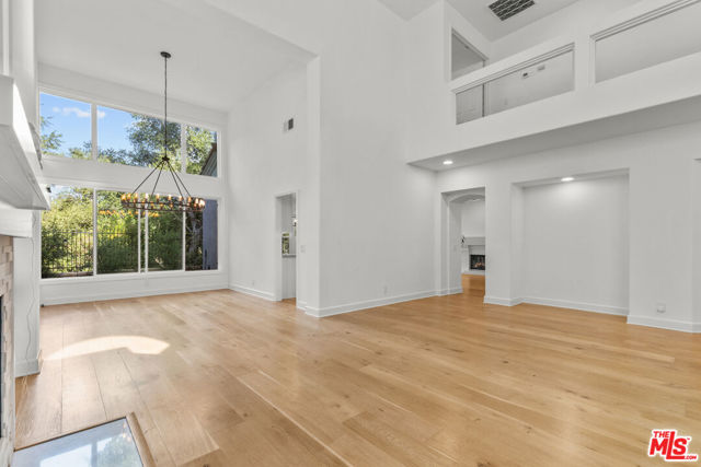4370 Park Monte Nord, Calabasas CA: https://media.crmls.org/mediaz/bb89399c-ad2f-4cf9-ab69-b7ceacf78e5f.jpg