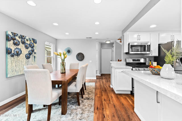 719 Westfield Court, Ventura CA: https://media.crmls.org/mediaz/bb89421c-34be-4c70-81c0-1a07556cc34e.jpg