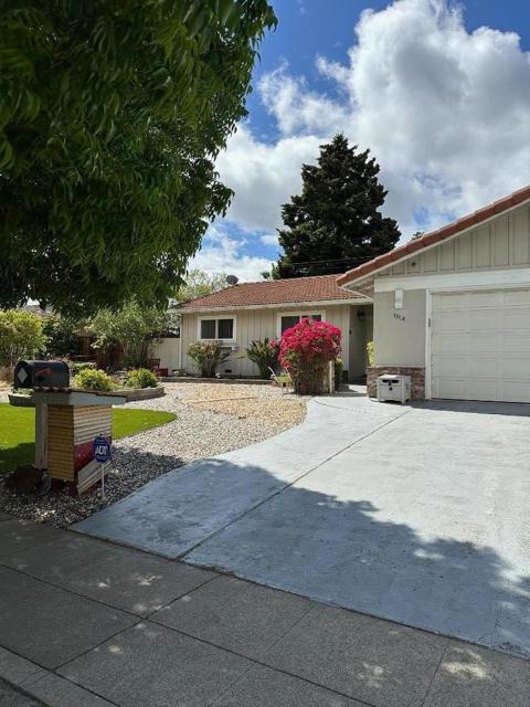 1014 W Homestead Road, Sunnyvale CA: https://media.crmls.org/mediaz/bb8954a1-de7f-4000-88e5-e9e37e5a7d09.jpg