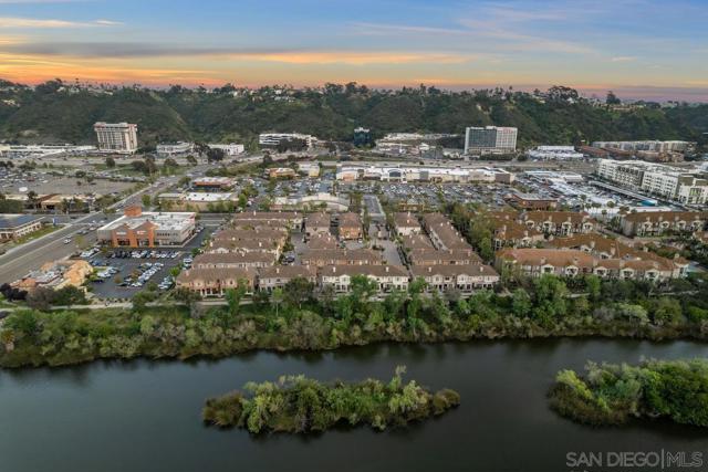 946 Camino De La Reina, San Diego CA: https://media.crmls.org/mediaz/bb89d0ab-4e33-4ed9-a396-f86a36b3bc94.jpg