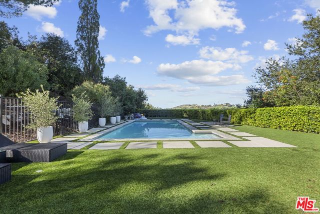 22241 Alizondo Drive, Woodland Hills CA: https://media.crmls.org/mediaz/bb89d5a4-23ab-4b45-a026-e7db271a472d.jpg