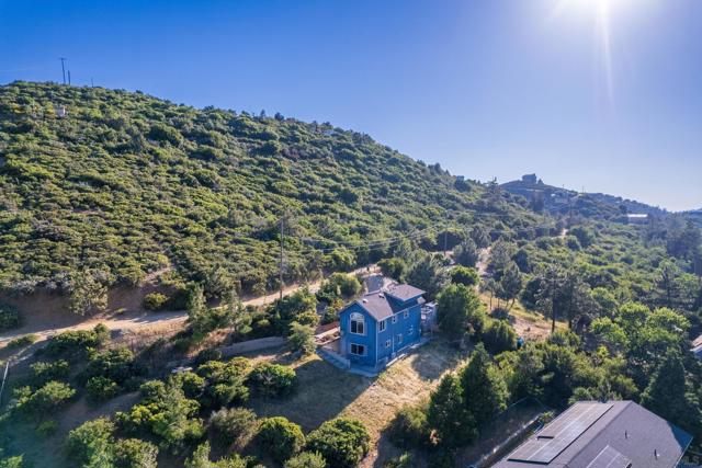 555 Manzanita Dr, Julian CA: https://media.crmls.org/mediaz/bb8a03e1-c87c-4efb-8c93-7e965aed21d9.jpg