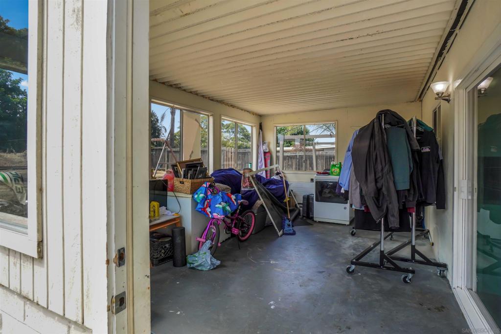 https://media.crmls.org/mediaz/bb8a5fcf-5177-43ac-83f7-165e57b07159.jpg?preset=X-Large