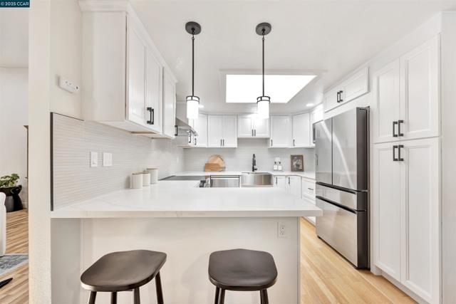 4 Benedita Pl, Moraga CA: https://media.crmls.org/mediaz/bb8a922c-169e-4ab9-a716-65a534271901.jpg
