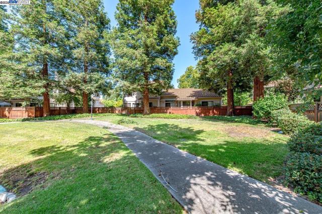 4667 Laurie Cmn, Livermore CA: https://media.crmls.org/mediaz/bb8aa526-1d9f-4a5d-a44a-1c531c99c867.jpg