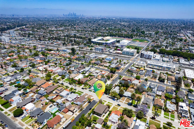 5301 Brynhurst Avenue, Los Angeles CA: https://media.crmls.org/mediaz/bb8aeb07-430c-4ce4-8df5-479c800fbe83.jpg