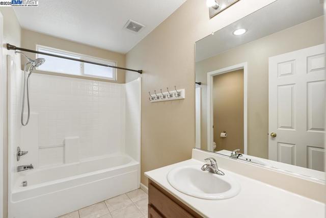 1413 Angus St, Patterson CA: https://media.crmls.org/mediaz/bb8b6620-d53c-4a42-af62-6175e085450e.jpg