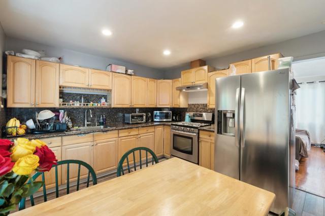 2547 Hazelwood Way, East Palo Alto CA: https://media.crmls.org/mediaz/bb8b69f7-5689-4cc7-b7c2-12c5fd42fb5d.jpg