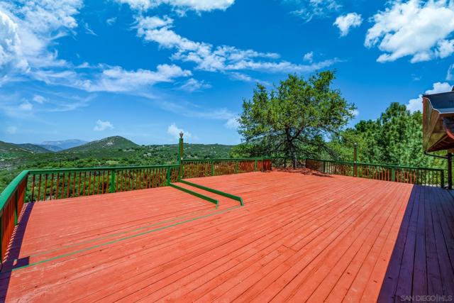 10649 Boulder Creek Rd, Descanso CA: https://media.crmls.org/mediaz/bb8b6bca-9238-4ee7-8583-2d3eb6a7f785.jpg
