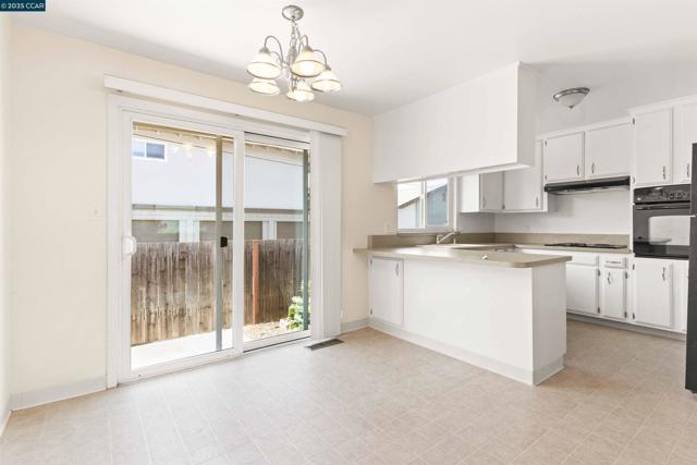 4045 Hoen Ave, Santa Rosa CA: https://media.crmls.org/mediaz/bb8b8879-6cb0-4905-8483-2a44e5730830.jpg