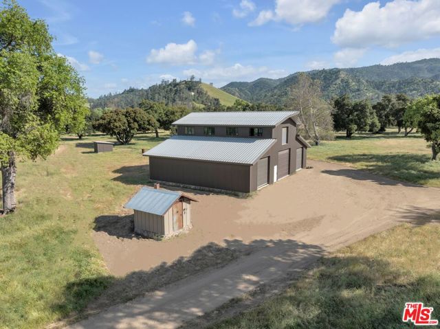 770 Limekiln Road, Hollister CA: https://media.crmls.org/mediaz/bb8b8e81-1c08-4355-bb26-c986990fc364.jpg