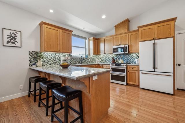 456 Grand Boulevard, Half Moon Bay CA: https://media.crmls.org/mediaz/bb8bb7b7-50bb-49e4-8199-688ddf201a63.jpg